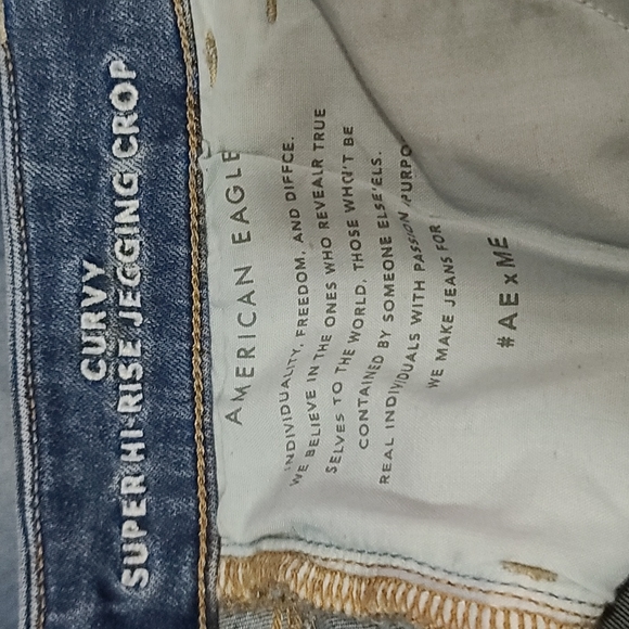 16 Short American Eagle Curvy Super Hi Rise Jegging Artist's Crop, Distressed - Picture 6 of 7